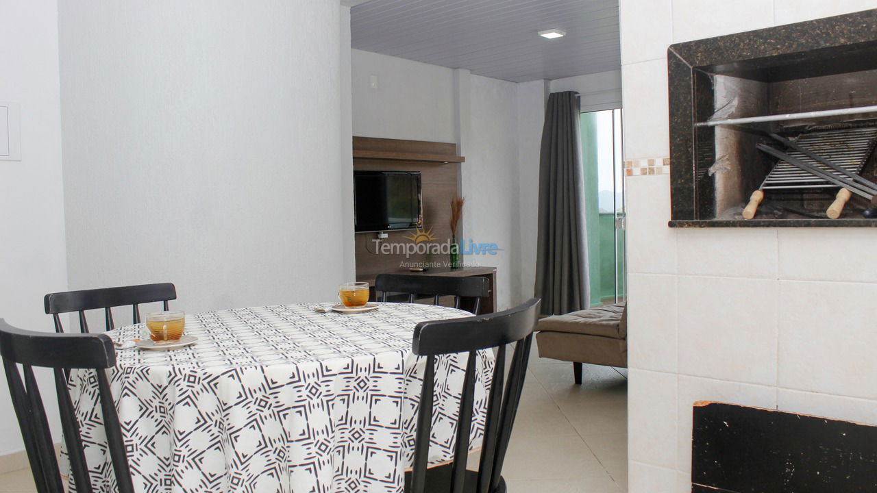 Apartamento para aluguel de temporada em Bombinhas (Praia de Quatro Ilhas)