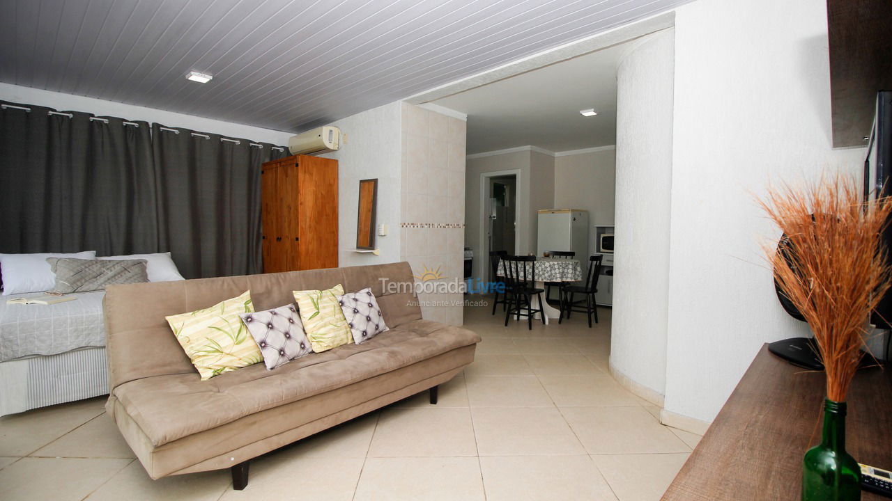 Apartamento para aluguel de temporada em Bombinhas (Praia de Quatro Ilhas)