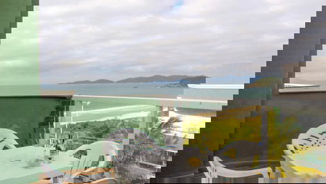 Apartamento com linda vista para a Praia de Quatro Ilhas - Bombinhas