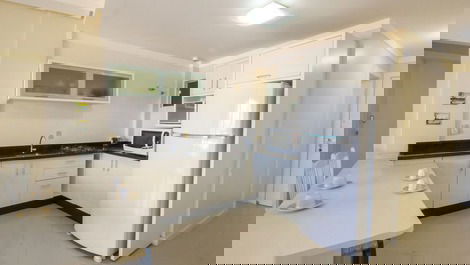 Apartamento para 8 pessoas de frente para a Praia de Quatro Ilhas