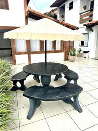 Residencial com 15 suítes e piscina à 900m da praia