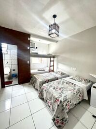 Residencial com 15 suítes e piscina à 900m da praia