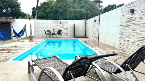 Residencial com 15 suítes e piscina à 900m da praia