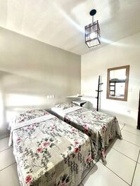 Residencial com 15 suítes e piscina à 900m da praia