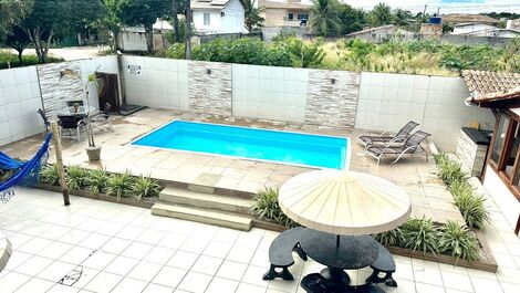 Residencial com 15 suítes e piscina à 900m da praia