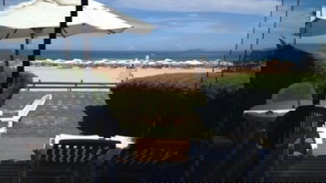 Vista de frente com umbrelone