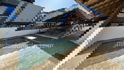 Charmosa casa com 5 suite, 100 m do mar em Jurere In