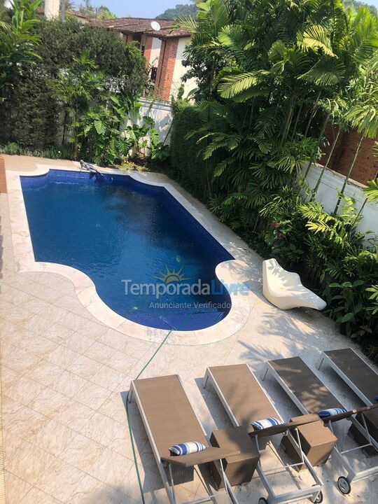 Casa para aluguel de temporada em São Sebastião (Praia da Baleia)