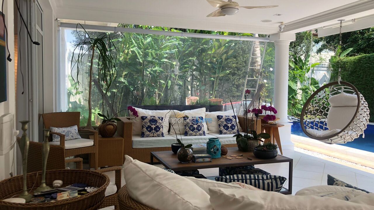 Casa para aluguel de temporada em São Sebastião (Praia da Baleia)