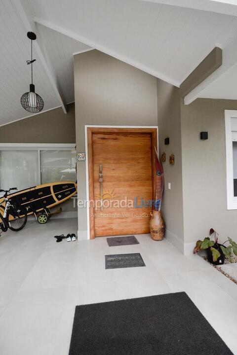 Casa para aluguel de temporada em São Sebastião (Praia da Baleia)