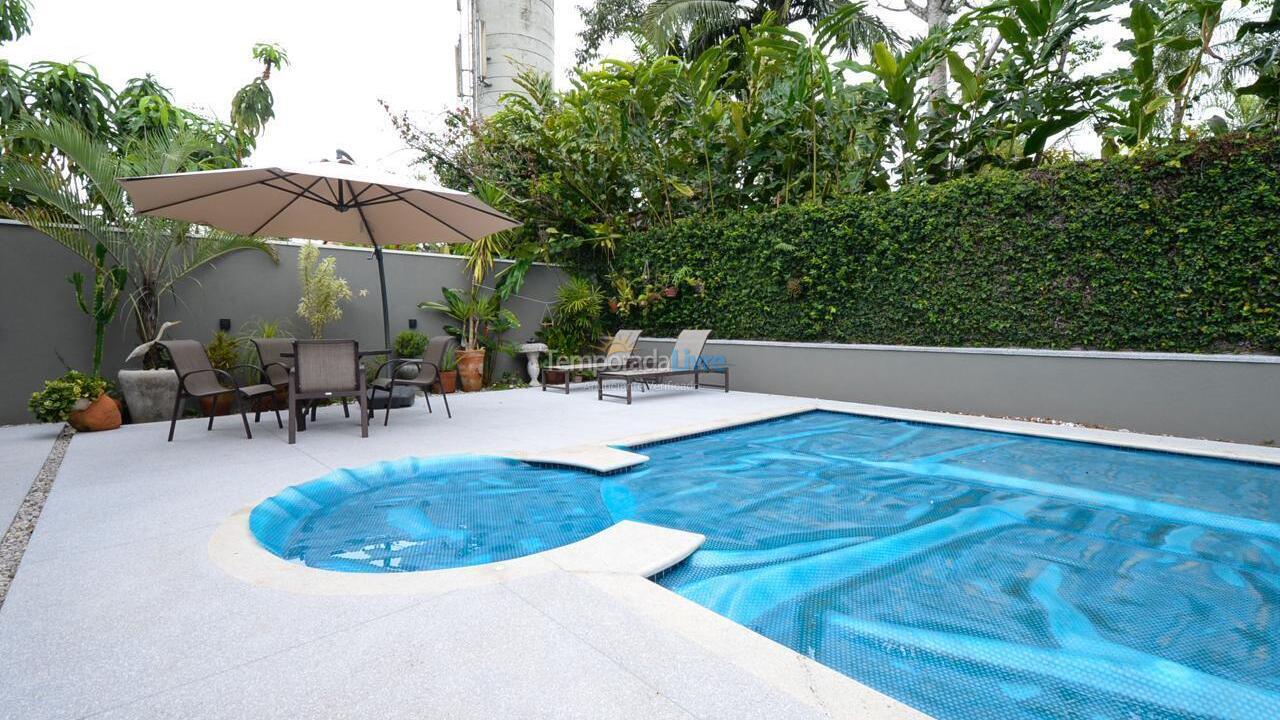 Casa para aluguel de temporada em São Sebastião (Praia da Baleia)