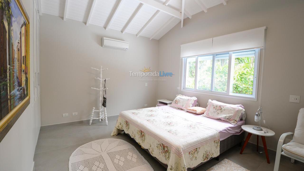 Casa para aluguel de temporada em São Sebastião (Praia da Baleia)