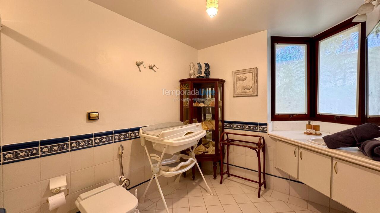 Casa para aluguel de temporada em São Sebastião (Praia da Baleia)