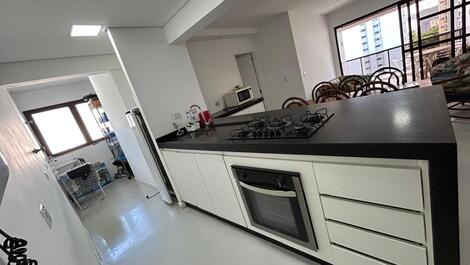 Apartamento de 3 habitaciones, vista al mar, 2 plazas de parking.