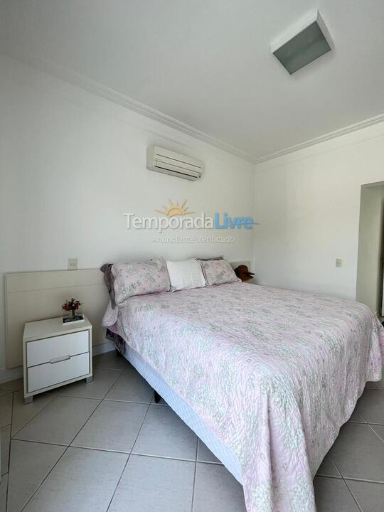 Casa para aluguel de temporada em São Sebastião (Praia da Baleia)