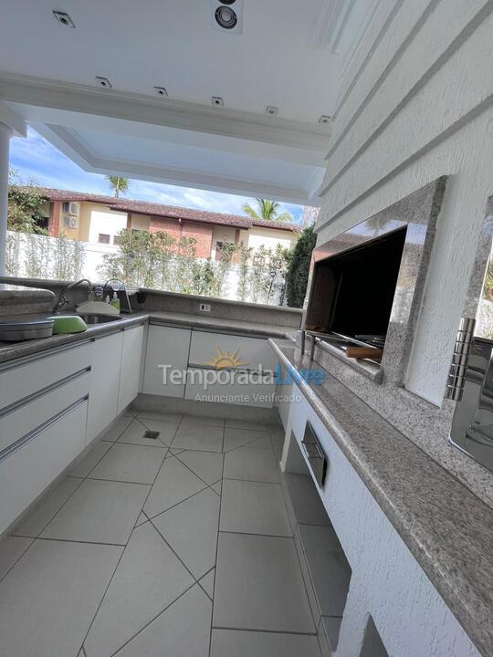 Casa para aluguel de temporada em São Sebastião (Praia da Baleia)