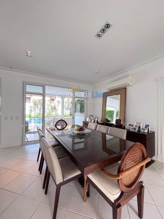 Casa para aluguel de temporada em São Sebastião (Praia da Baleia)