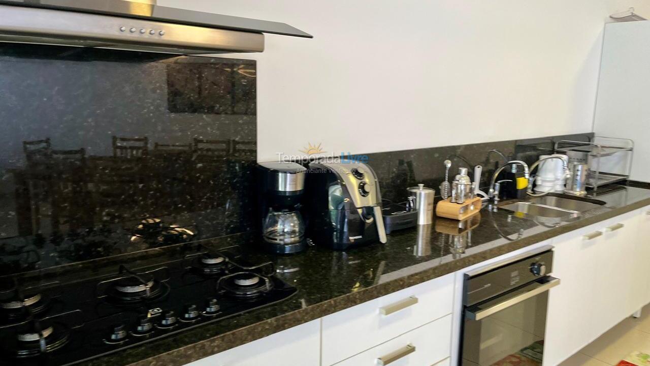 Apartamento para aluguel de temporada em Ubatuba (Praia Grande)