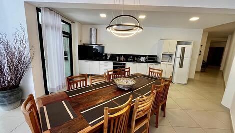Apartamento com 3 suítes no Condomínio Reserva DNA - Ubatuba - SP