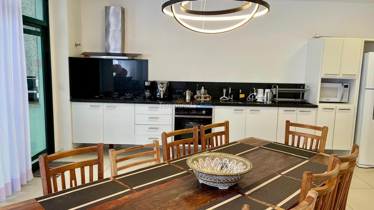 Apartamento para aluguel de temporada em Ubatuba (Praia Grande)