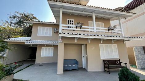 CASA CON PISCINA EN COSTÃO DE BOMBAS