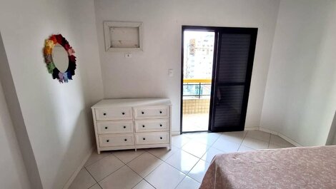 F052 -Apê c/ Varanda e Suíte na Melhor Localização