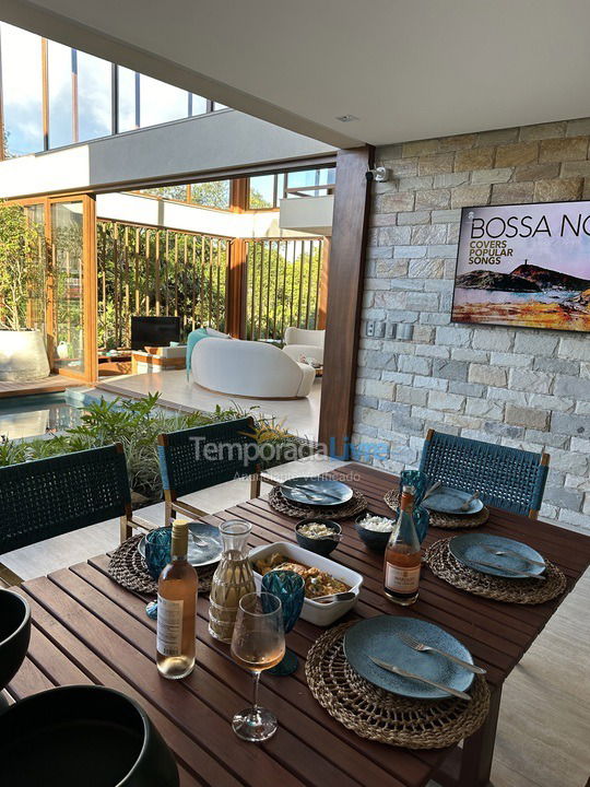 Casa para aluguel de temporada em Mata de São João (Praia do Forte)