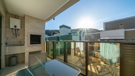 Apartamento com duas suítes no centro de Bombinhas