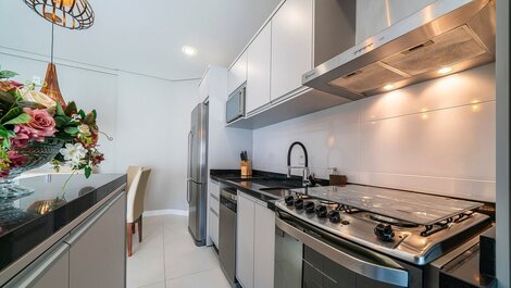 Apartamento com duas suítes no centro de Bombinhas