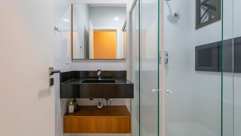 Apartamento com duas suítes no centro de Bombinhas