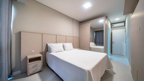 Apartamento com duas suítes no centro de Bombinhas