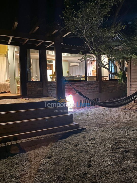 Casa para aluguel de temporada em Imbituba (Praia do Rosa)