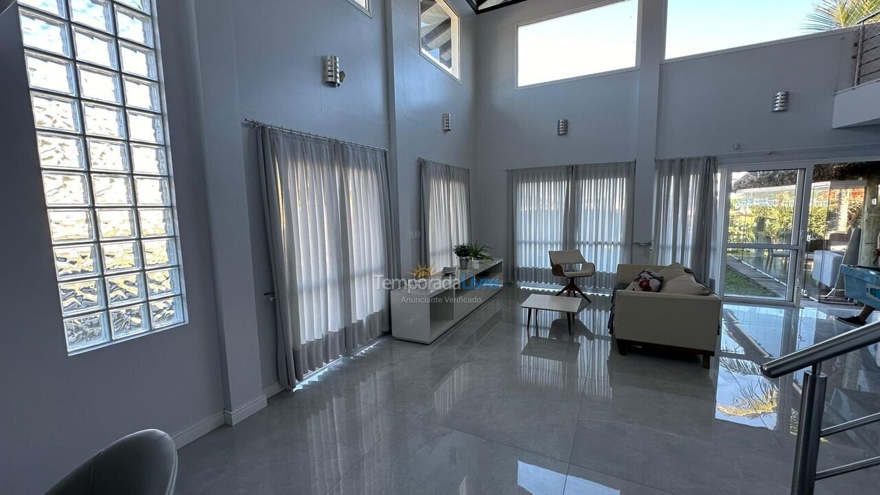 Casa para aluguel de temporada em Bombinhas (Praia de Zimbros)