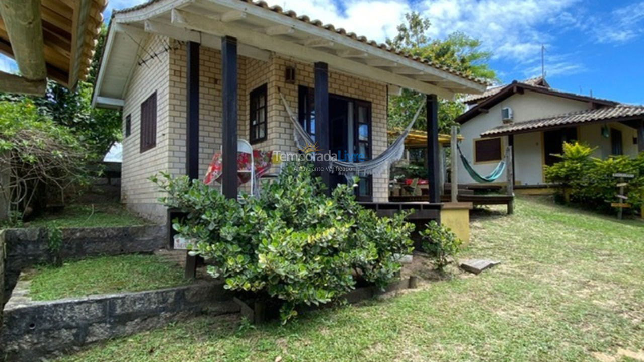 Casa para aluguel de temporada em Imbituba (Praia do Rosa)
