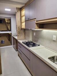 Apartamento vista mar em Meia Praia com 3 dormitórios