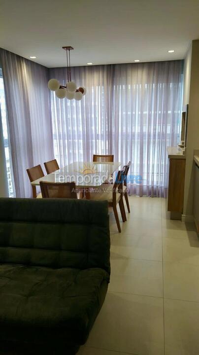 Apartamento para aluguel de temporada em Itapema (Meia Praia)