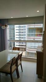Apartamento vista mar em Meia Praia com 3 dormitórios