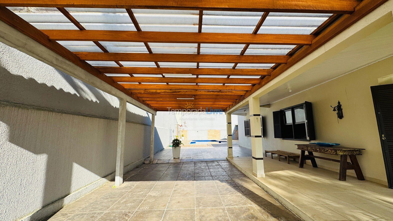 Casa para alquiler de vacaciones em Guaratuba (Balneário Prainha)