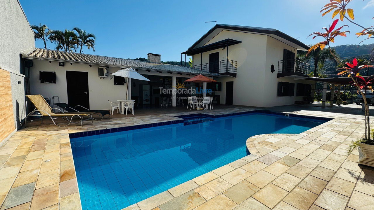 Casa para alquiler de vacaciones em Guaratuba (Balneário Prainha)