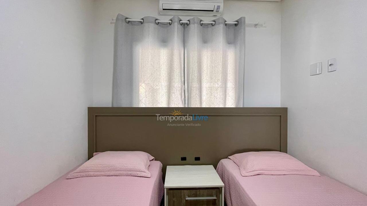 Apartamento para aluguel de temporada em Bombinhas (Canto Grande)