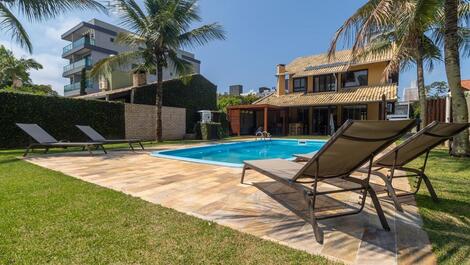Hermosa casa con piscina en MARISCAL