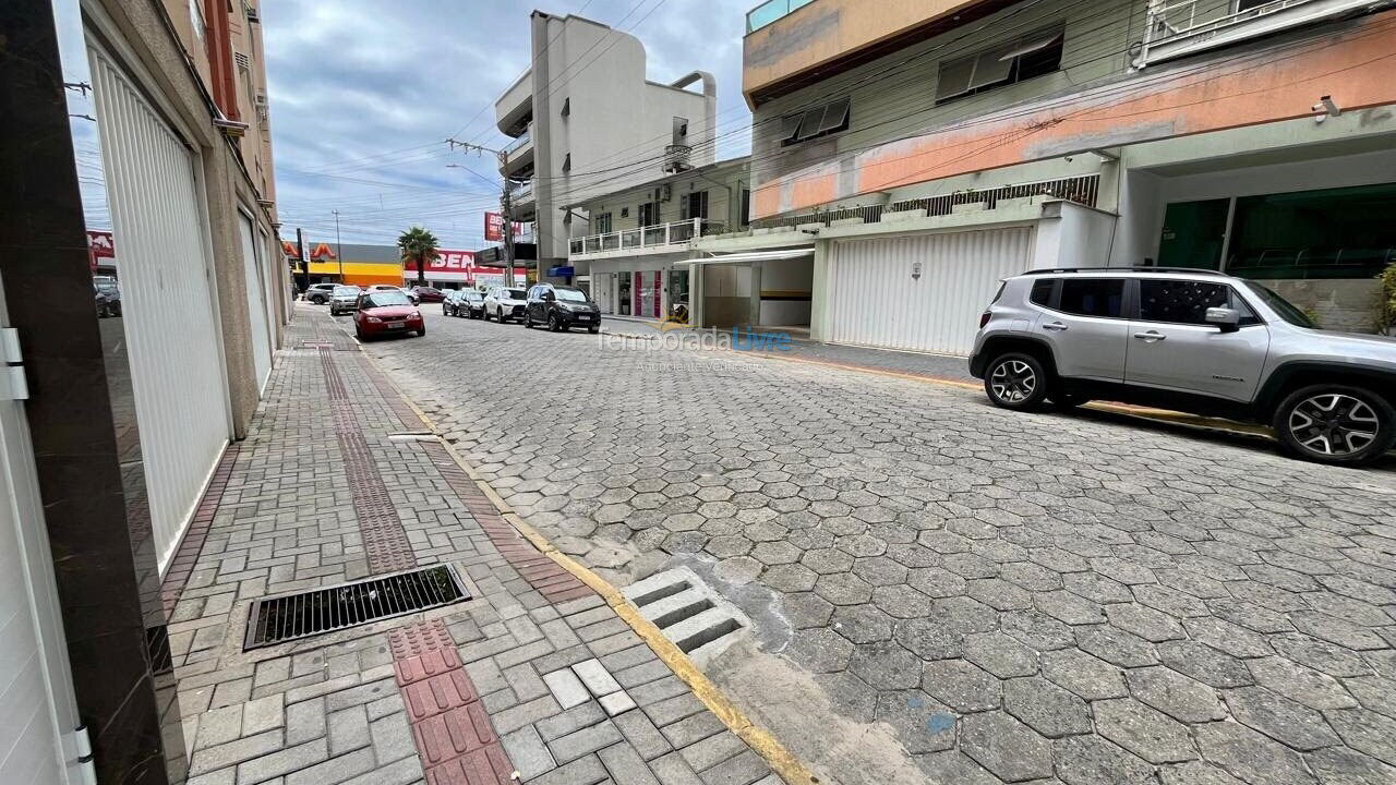 Apartamento para aluguel de temporada em Itapema (Meia Praia)