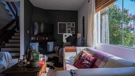 CASA PARA 10 PESSOAS COM PISCINA