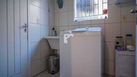 CASA PARA 10 PESSOAS COM PISCINA