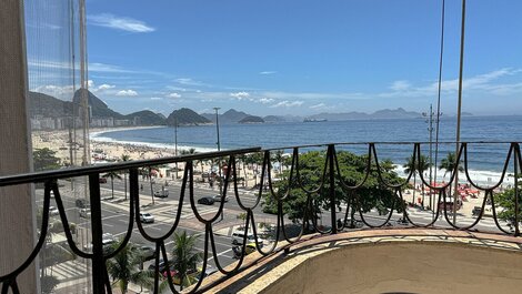 Lindo apartamento de 2 quartos frente mar