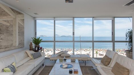 Beachfront apartment at Posto 9 in Ipanema