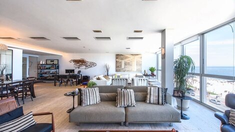 Beachfront apartment at Posto 9 in Ipanema
