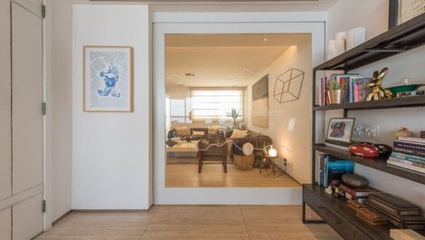 Beachfront apartment at Posto 9 in Ipanema