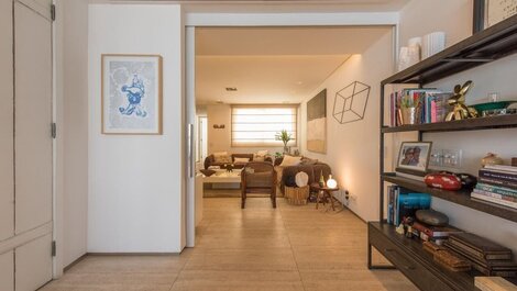 Beachfront apartment at Posto 9 in Ipanema