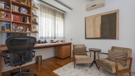 Beachfront apartment at Posto 9 in Ipanema